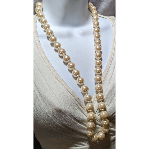Chunky Retro Cream Faux Pearl Costume Necklace - Picture 5 of 9